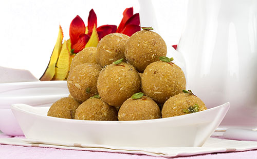 Besan ladoo (pâtisseries indiennes aux pois chiche)